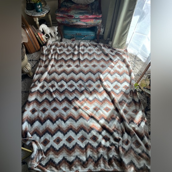 Kohl's Other - Kohl’s Bohemian Southwestern Orange Gray and Cream Zigzag Pattern Throw Blanket